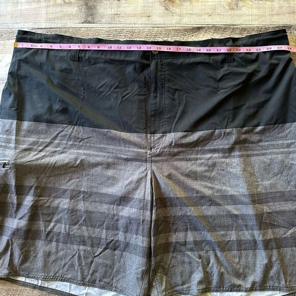 DXL ROCHESTER Men's Big & Tall Gray Stripe Zip Pocket Swim Trunks (Size 5XL) - Picture 3 of 9
